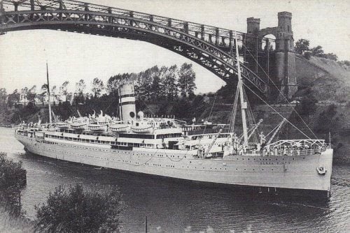 Rebbe and Rebbetzin Arrive in the United States